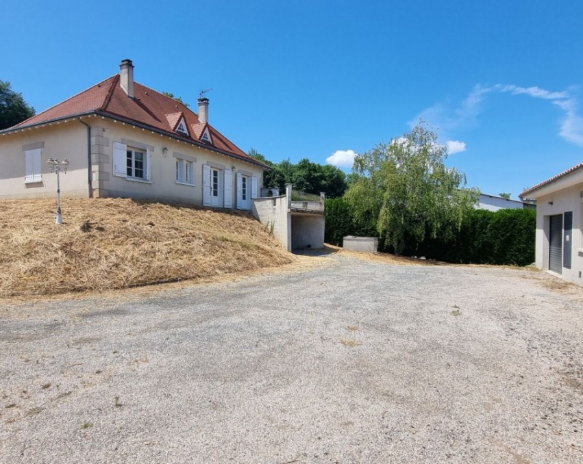 Beautiful Property with Two Houses and Pool