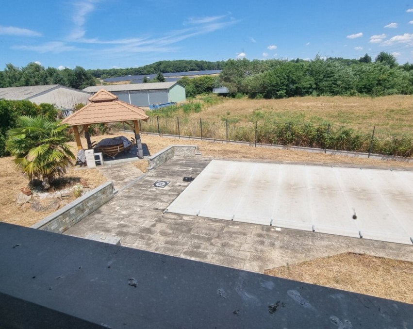 Beautiful Property with Two Houses and Pool