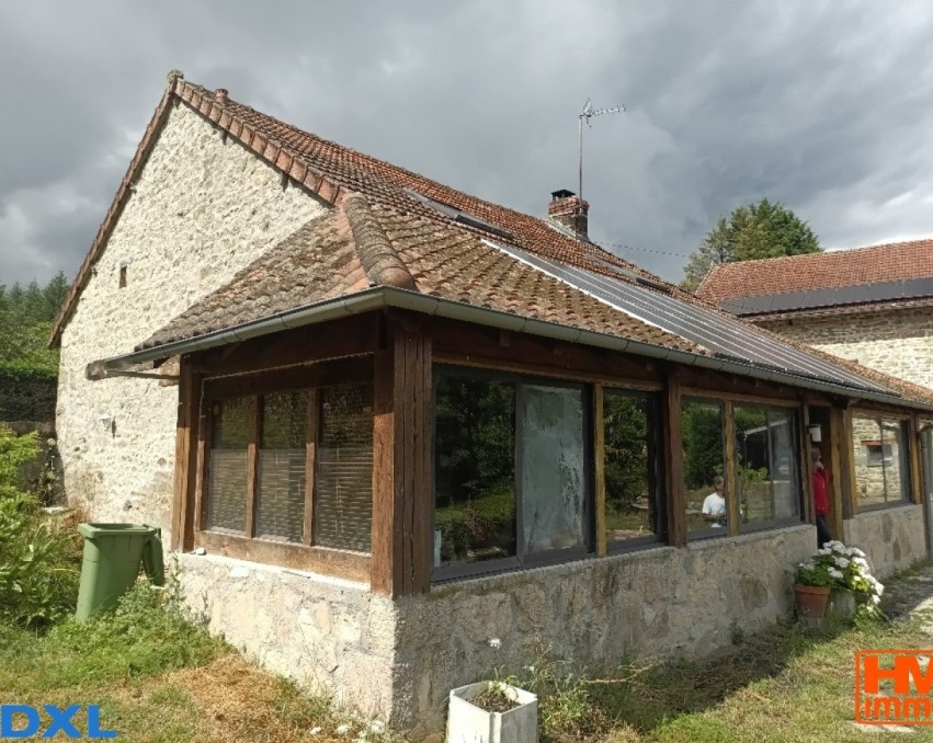 Spacious Country Home with 3 Hectares of Land, 4 Bedrooms,