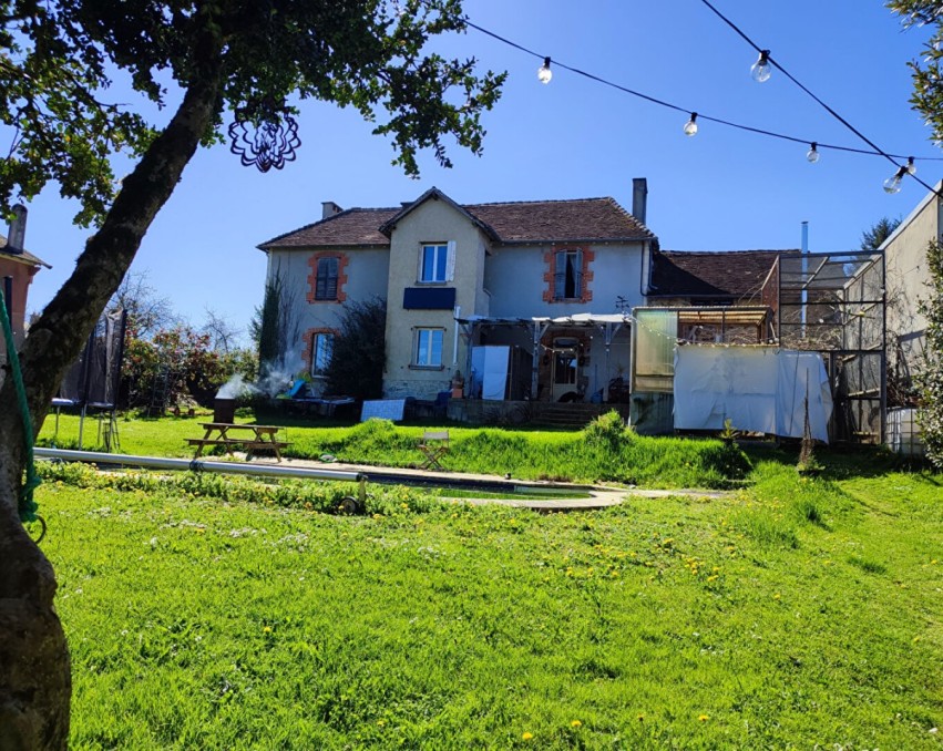 Propriété de Charme à Vendre à La Meyze 7 Pièces